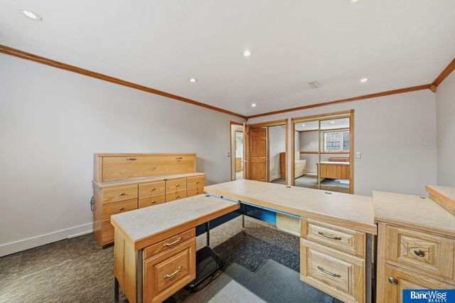 921 Cobblestone Drive, Lincoln, NE 68510