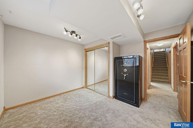 921 Cobblestone Drive, Lincoln, NE 68510