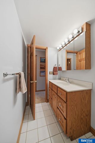 921 Cobblestone Drive, Lincoln, NE 68510