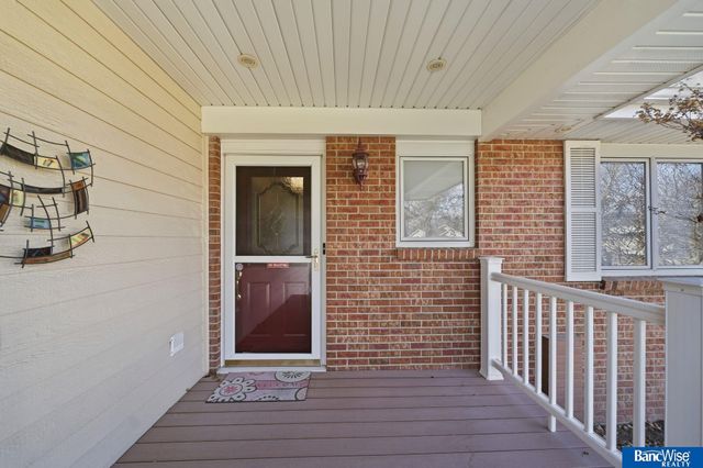 921 Cobblestone Drive, Lincoln, NE 68510