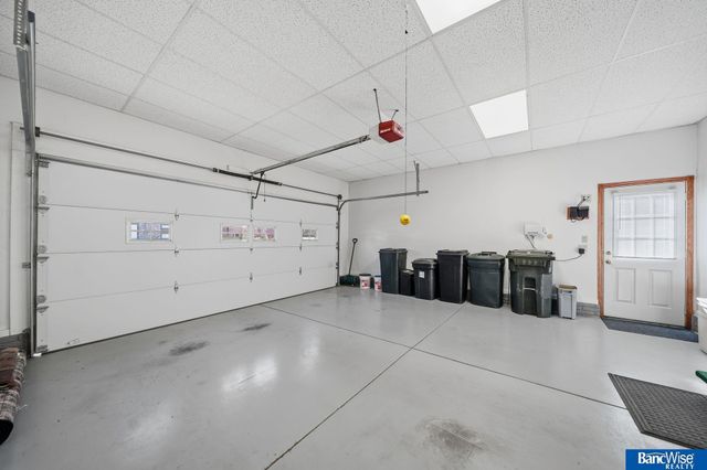 921 Cobblestone Drive, Lincoln, NE 68510