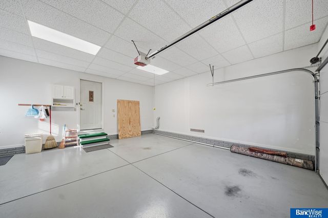 921 Cobblestone Drive, Lincoln, NE 68510