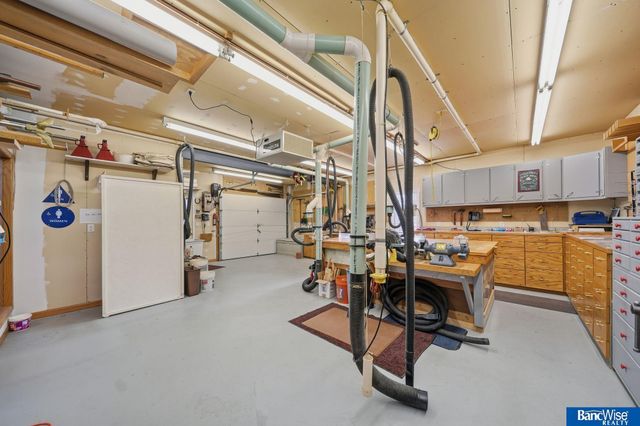 921 Cobblestone Drive, Lincoln, NE 68510