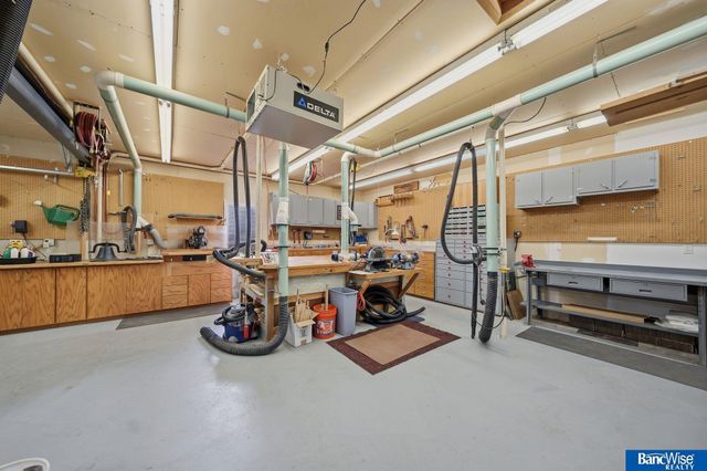 921 Cobblestone Drive, Lincoln, NE 68510