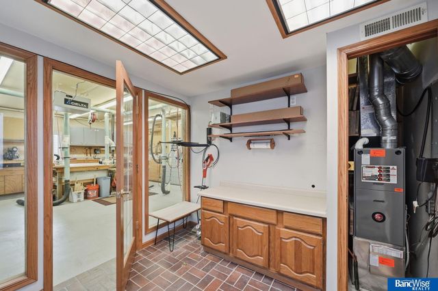 921 Cobblestone Drive, Lincoln, NE 68510