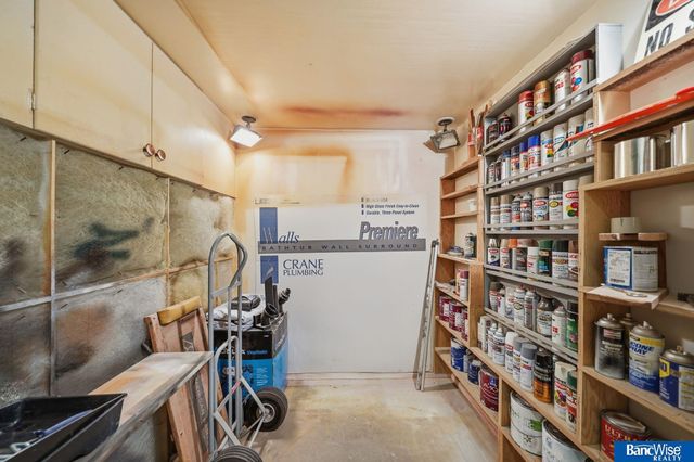 921 Cobblestone Drive, Lincoln, NE 68510