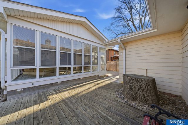 921 Cobblestone Drive, Lincoln, NE 68510