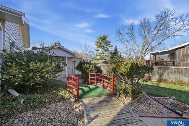 921 Cobblestone Drive, Lincoln, NE 68510