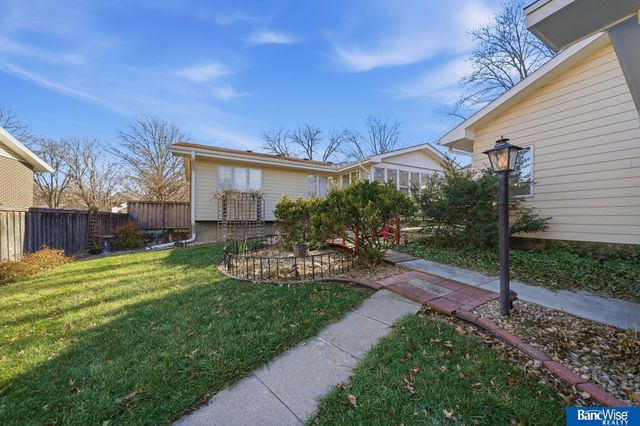 921 Cobblestone Drive, Lincoln, NE 68510