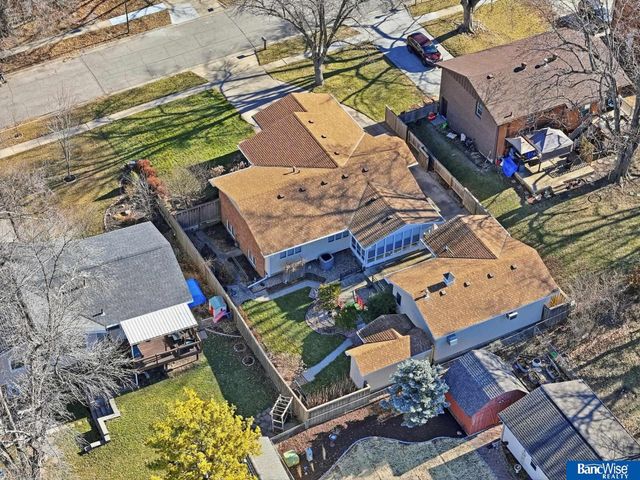 921 Cobblestone Drive, Lincoln, NE 68510