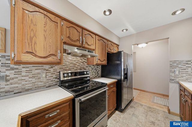 921 Cobblestone Drive, Lincoln, NE 68510