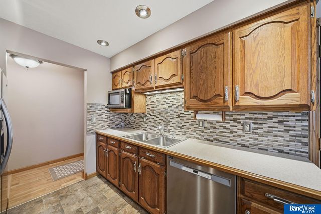 921 Cobblestone Drive, Lincoln, NE 68510