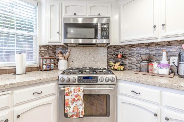 2038 Pontiac St, Oakdale, CA 95361