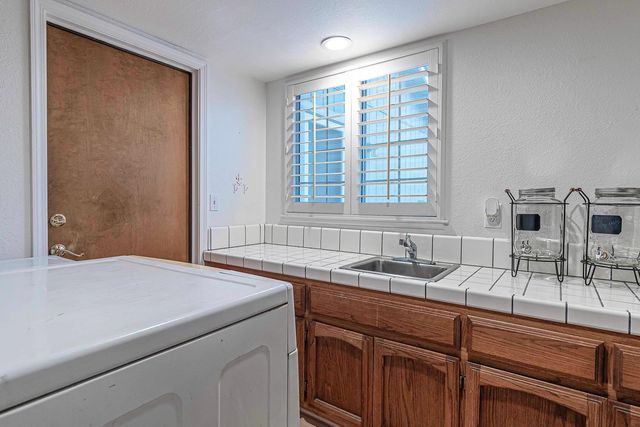 2038 Pontiac St, Oakdale, CA 95361