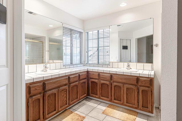 2038 Pontiac St, Oakdale, CA 95361