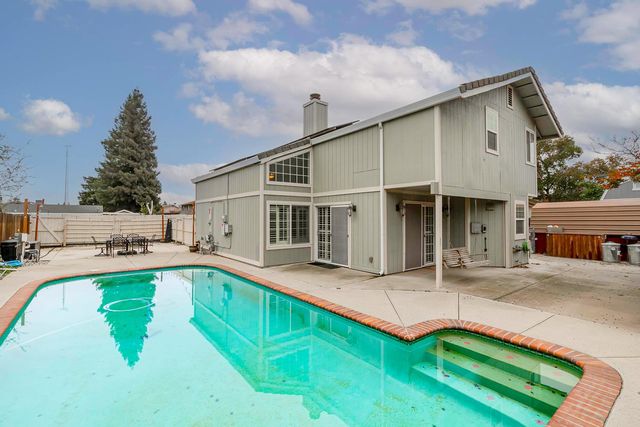 2038 Pontiac St, Oakdale, CA 95361