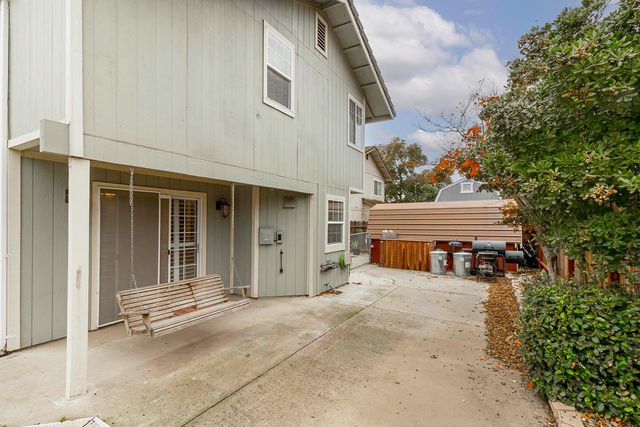 2038 Pontiac St, Oakdale, CA 95361