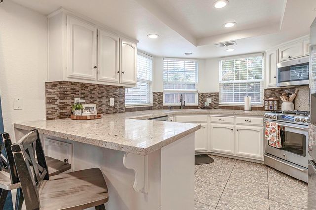 2038 Pontiac St, Oakdale, CA 95361