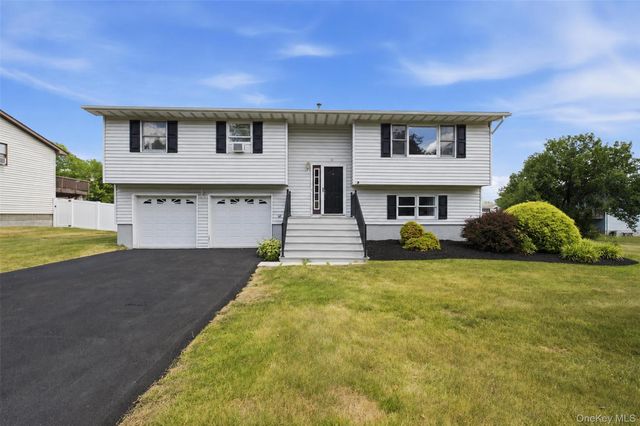 41 Guernsey Drive, New Windsor, NY 12553