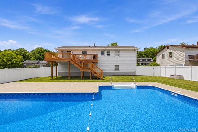 41 Guernsey Drive, New Windsor, NY 12553