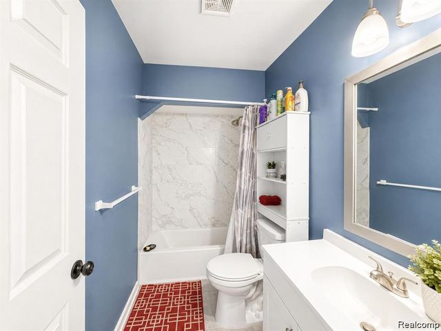 24895 Marigold Avenue, Warren, MI 48089