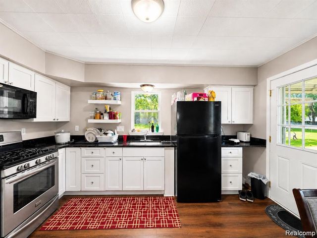 24895 Marigold Avenue, Warren, MI 48089