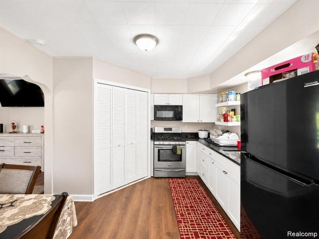 24895 Marigold Avenue, Warren, MI 48089