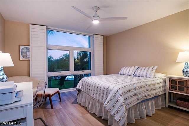 400 Park Shore DR 303, Naples, FL 34103