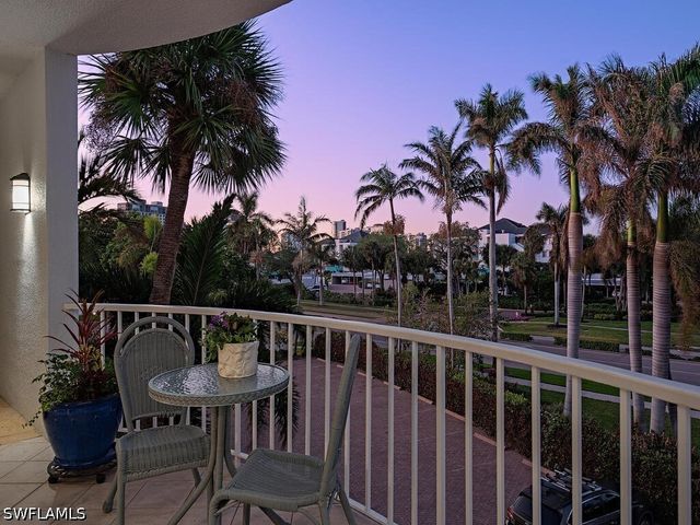 400 Park Shore DR 303, Naples, FL 34103