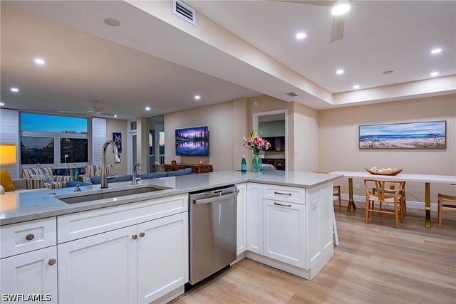 400 Park Shore DR 303, Naples, FL 34103