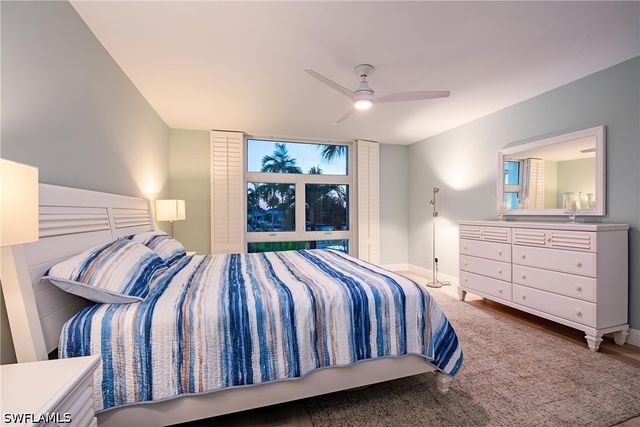 400 Park Shore DR 303, Naples, FL 34103