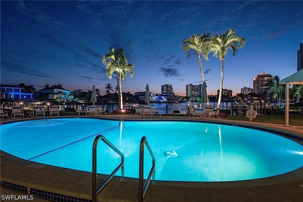 400 Park Shore DR 303, Naples, FL 34103