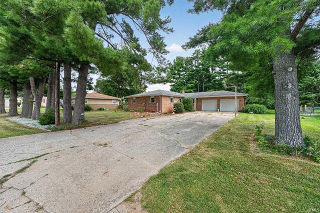 55880 River Shore Lane, Elkhart, IN 46516