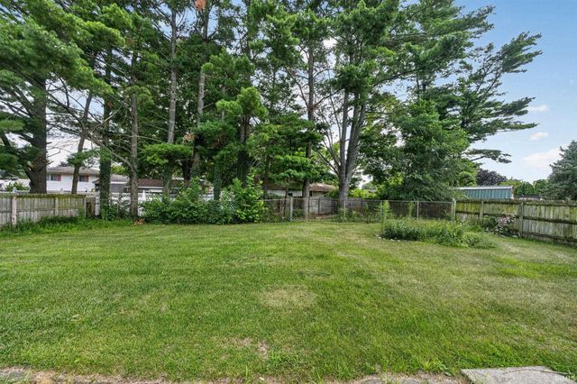 55880 River Shore Lane, Elkhart, IN 46516