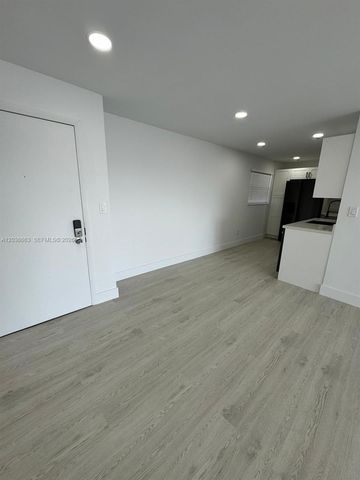 9280 fontainebleau blvd 403, Miami, FL 33172