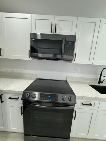9280 fontainebleau blvd 403, Miami, FL 33172