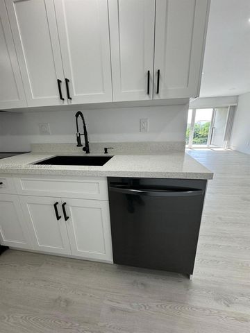 9280 fontainebleau blvd 403, Miami, FL 33172