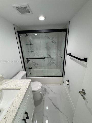 9280 fontainebleau blvd 403, Miami, FL 33172