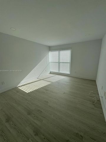 9280 fontainebleau blvd 403, Miami, FL 33172