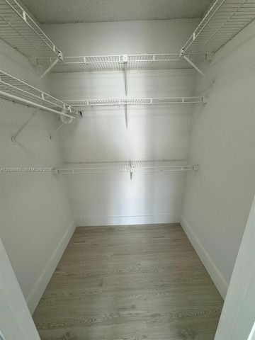 9280 fontainebleau blvd 403, Miami, FL 33172