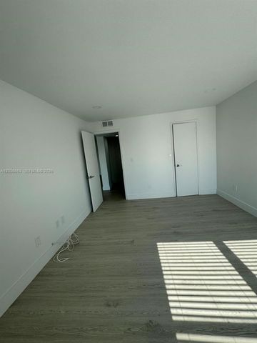 9280 fontainebleau blvd 403, Miami, FL 33172