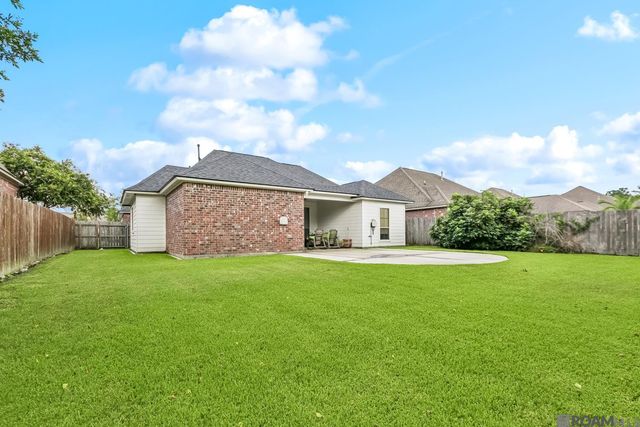16490 Anna Belle Dr, Prairieville, LA 70769