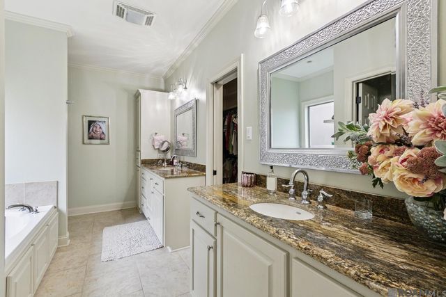 16490 Anna Belle Dr, Prairieville, LA 70769