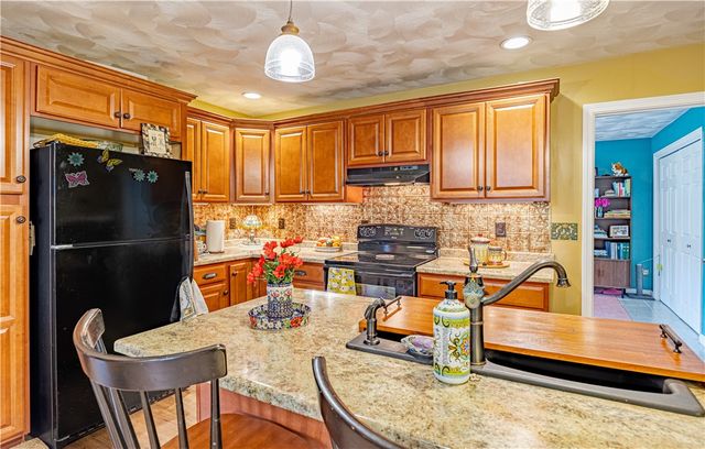 956 Reynolds Road, Glocester, RI 02814