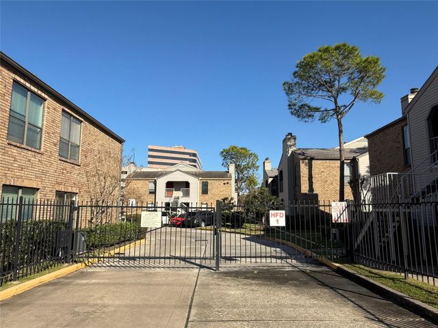 2025 Augusta Drive 207, Houston, TX 77057