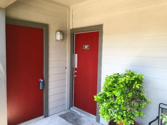 2025 Augusta Drive 207, Houston, TX 77057