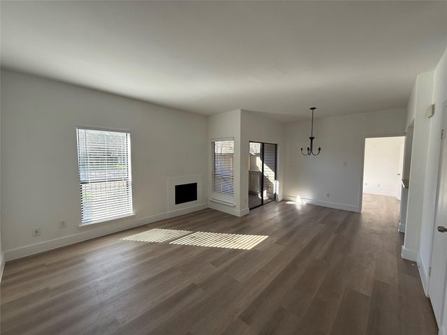 2025 Augusta Drive 207, Houston, TX 77057