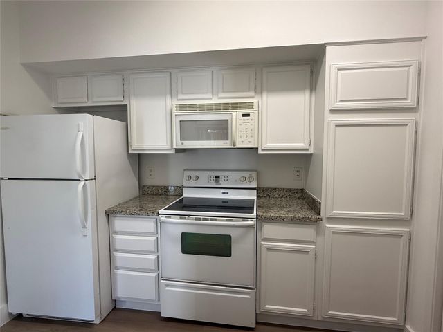 2025 Augusta Drive 207, Houston, TX 77057