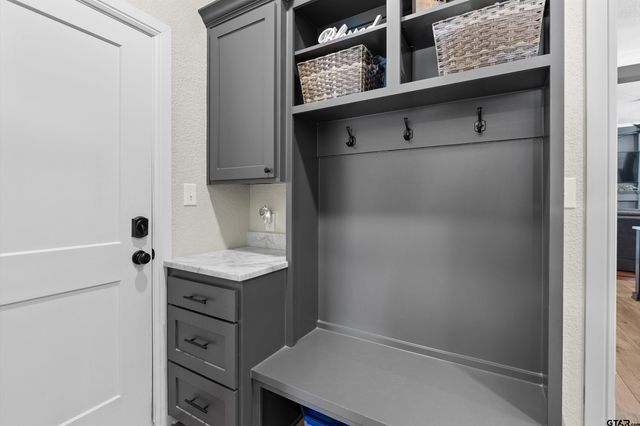 160 Chase Creek Dr. S, Henderson, TX 75654