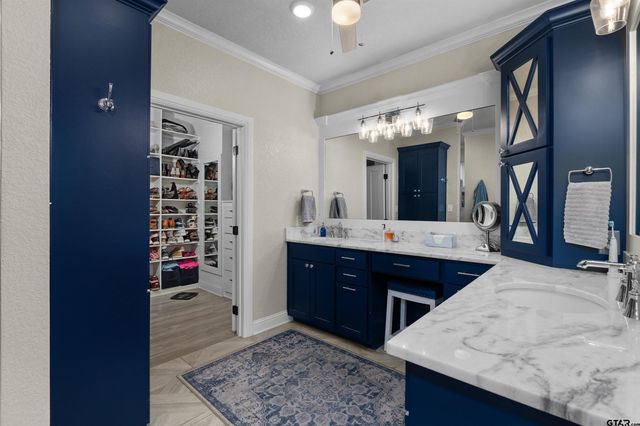 160 Chase Creek Dr. S, Henderson, TX 75654